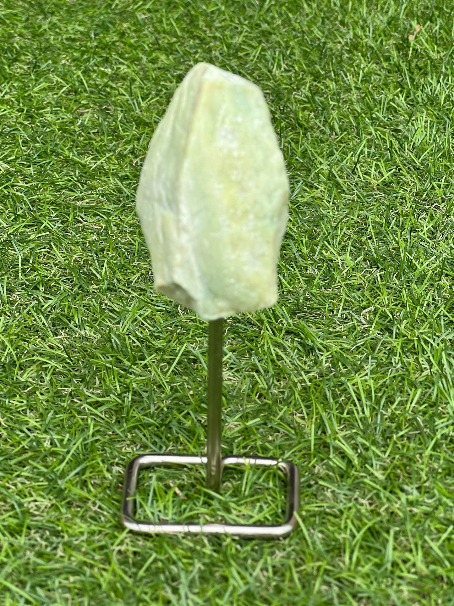 RAW CRSYTALS ON STAND