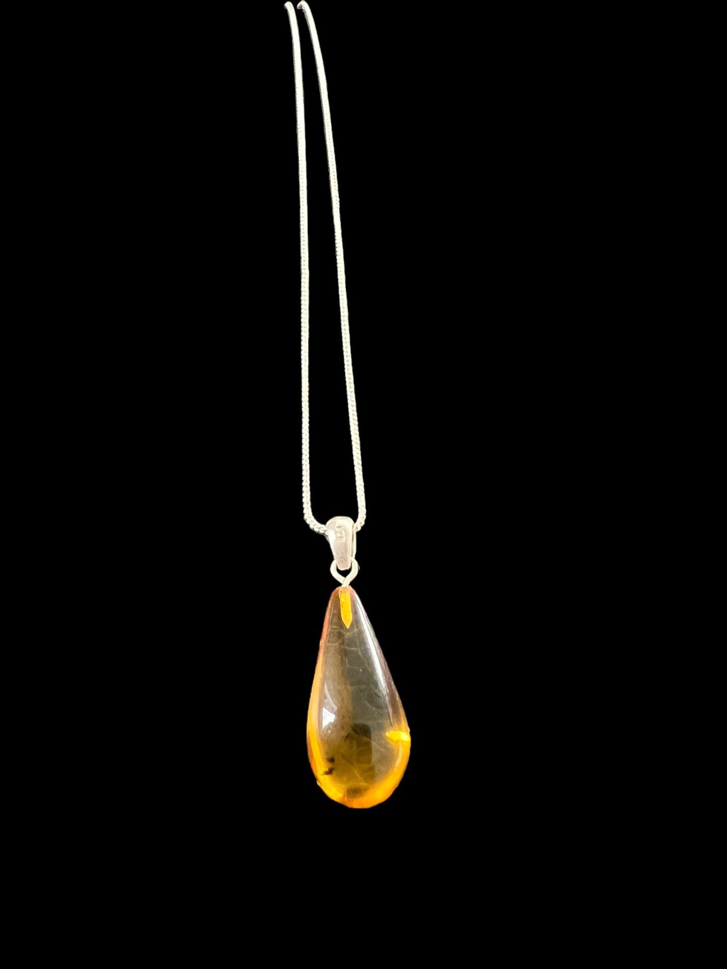 STERLING SILVER AMBER PENDANT & NECKLACE