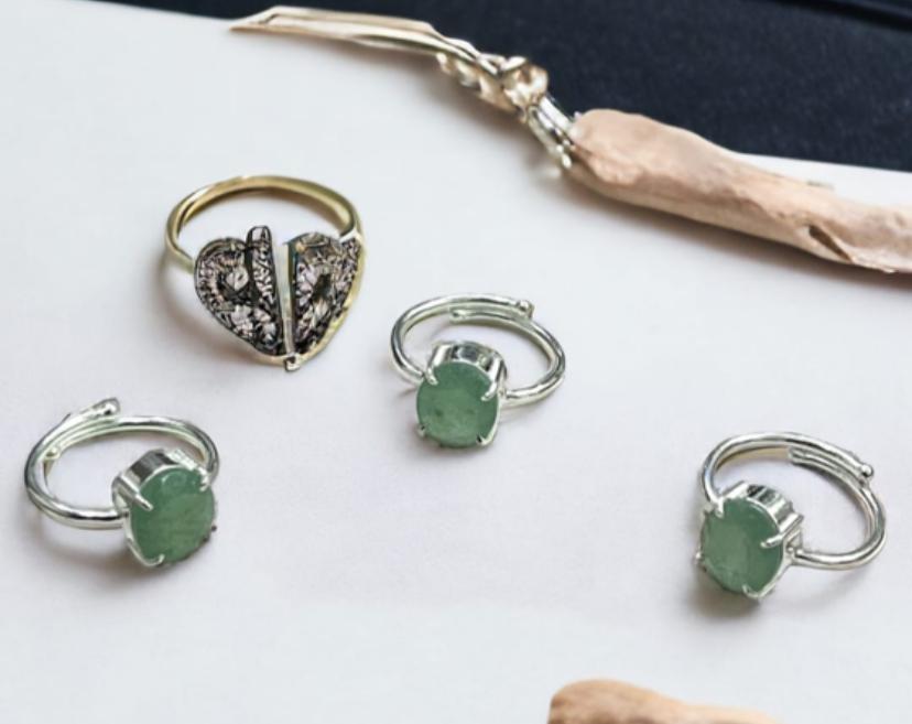 GREEN AVENTURINE DIAMOND CUT RING