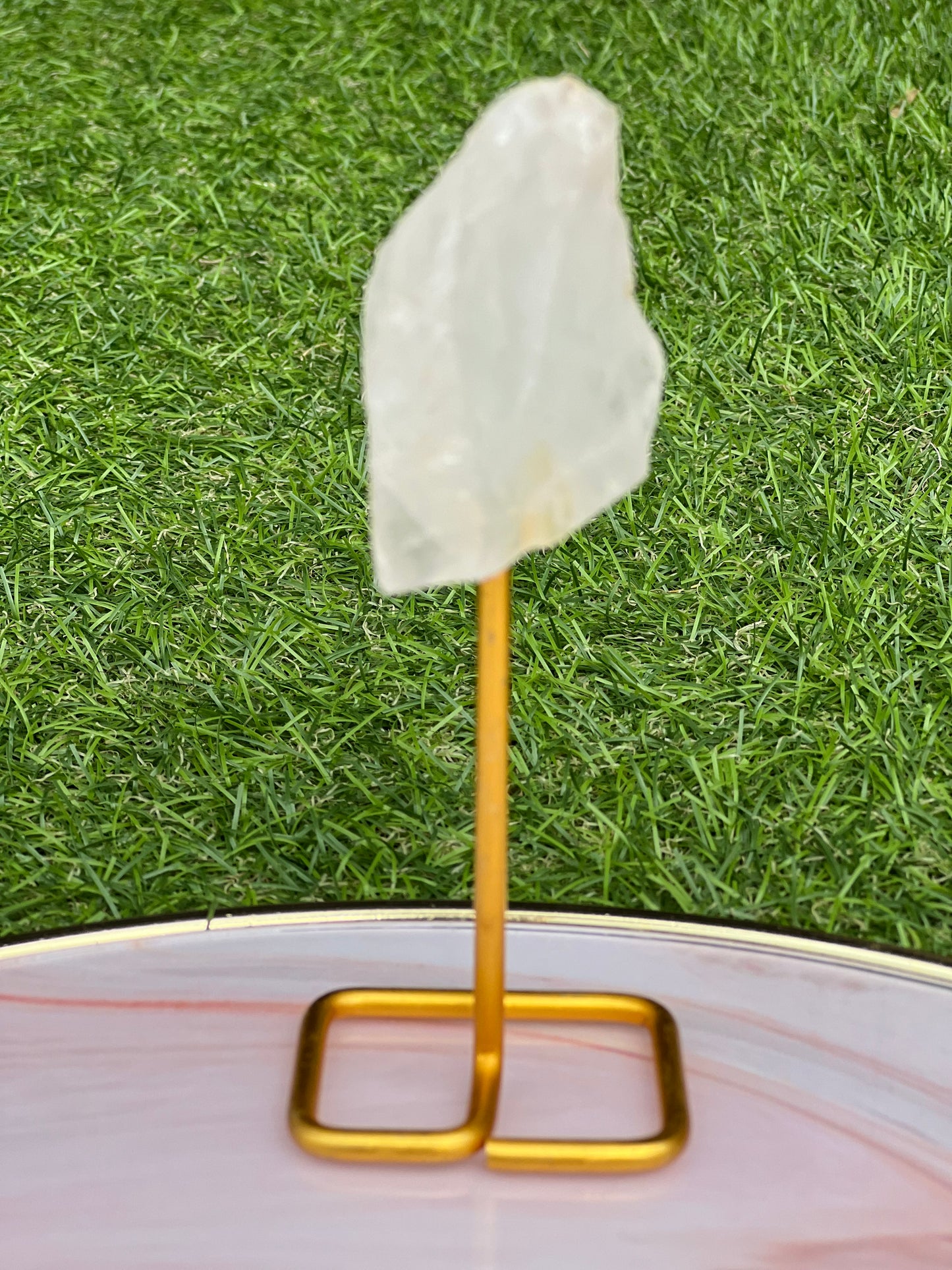 RAW CRSYTALS ON STAND