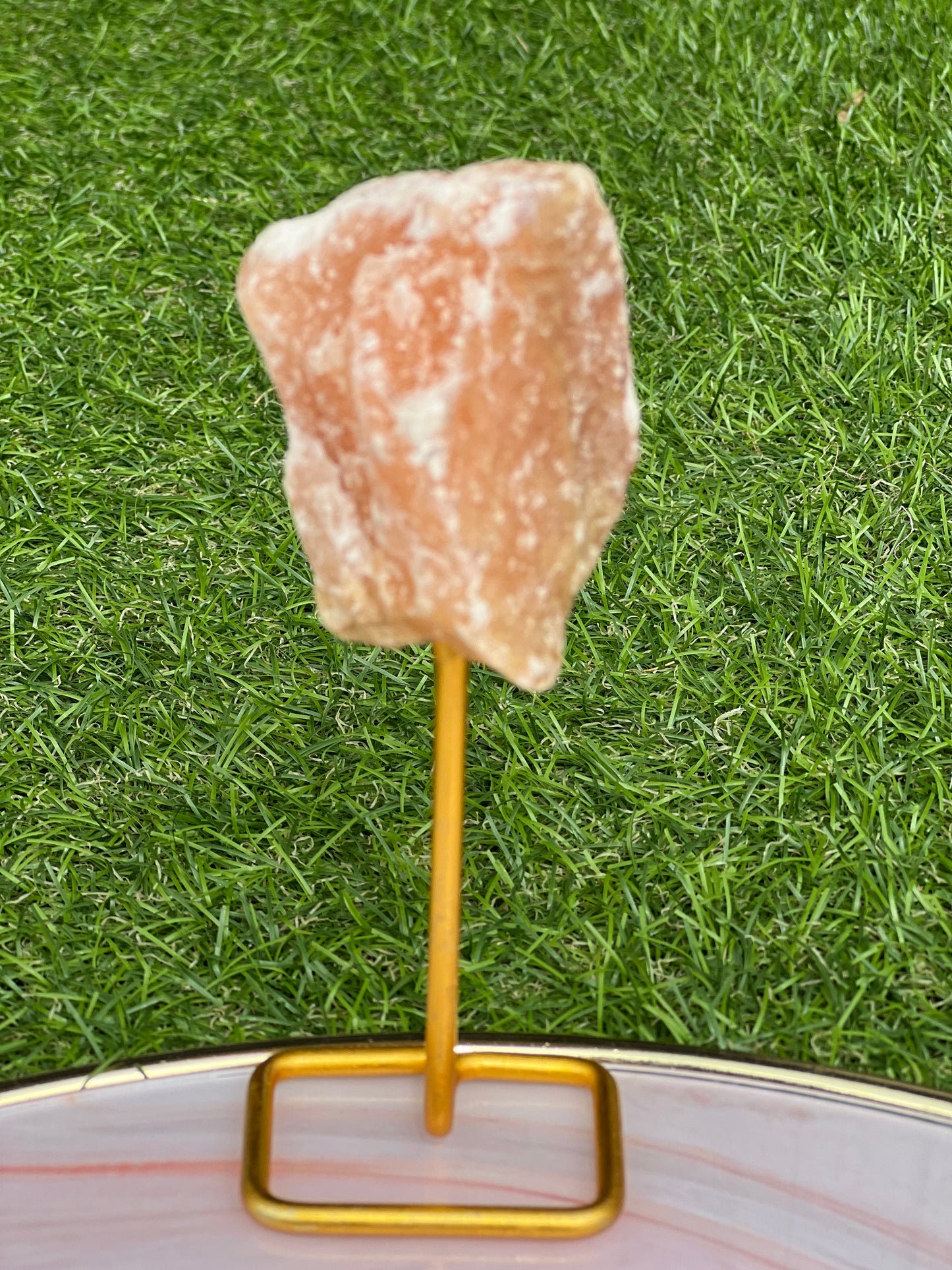 RAW CRSYTALS ON STAND