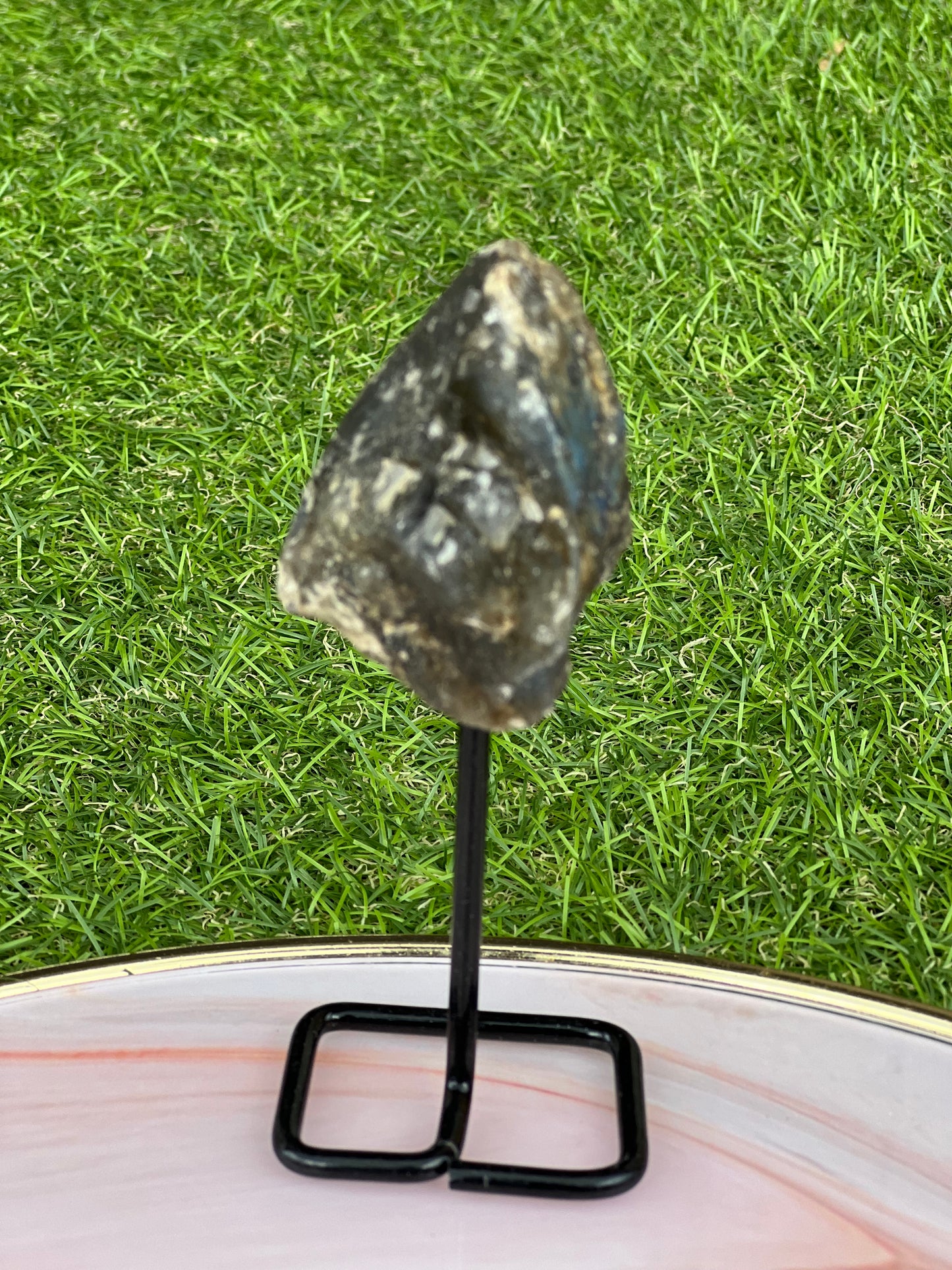 RAW CRSYTALS ON STAND