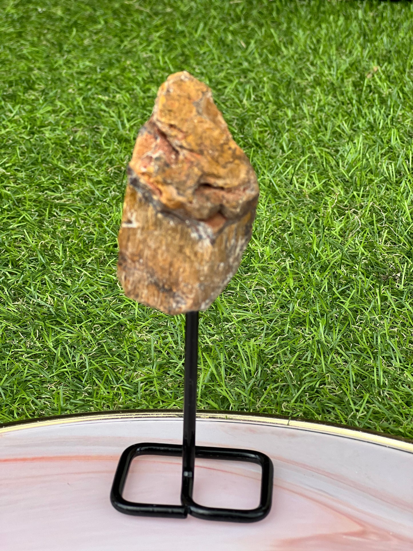 RAW CRSYTALS ON STAND