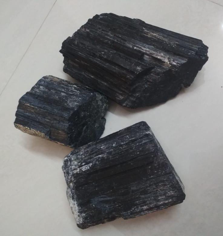 BLACK TOURMALINE RAW STONE (SMALL)